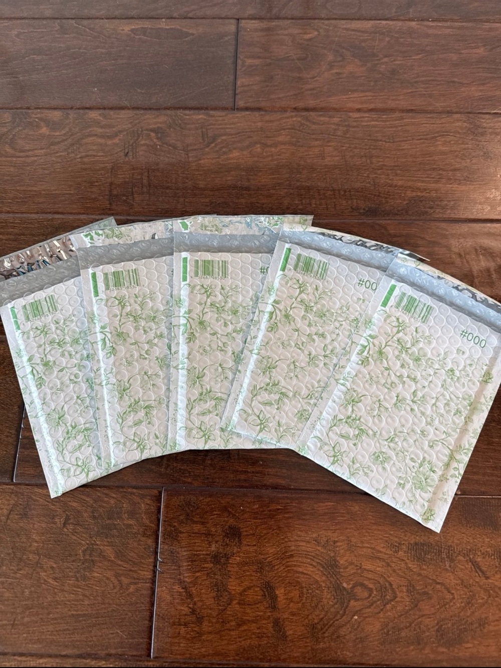 25 Pack - 4x8” Beautiful Green Toile Floral Bubble Mailers